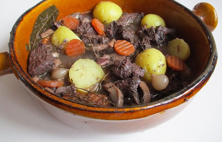 Réaliser une daube de bœuf à la provençale à l'autocuiseur